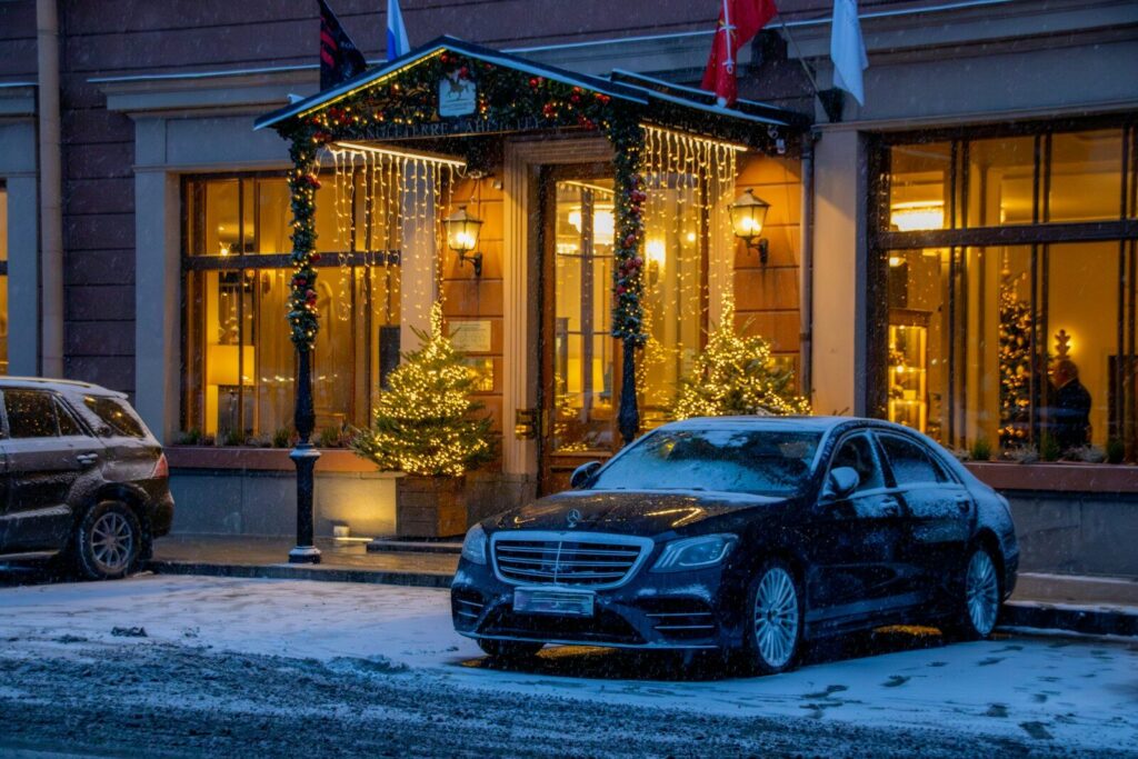 Two cars parked in front of a hotel